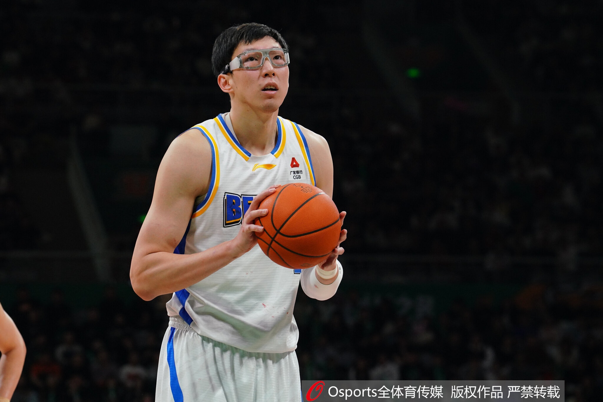 开云官网-表现平平！周琦首发23分钟 4中2&amp;罚球6中5拿到9分8板
